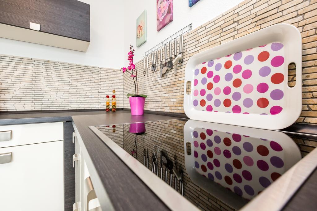 Apartment Koeln Rath Exterior photo